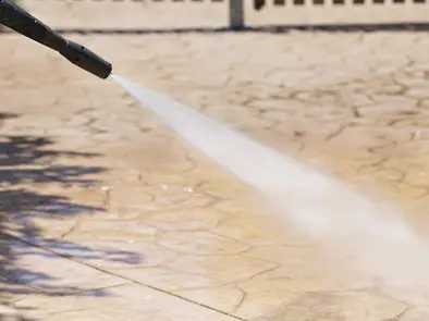 Limpieza del hormigón impreso mediante agua a alta presión Limpieza del hormigón impreso mediante agua a alta presión